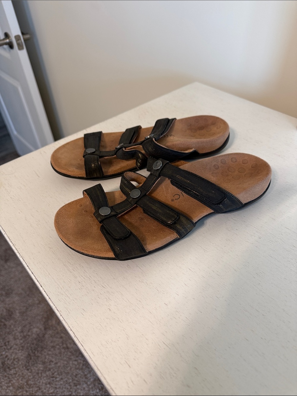 Vionic Women’s Amber Slide Black Orthotic Sandals / Size 8 / Adjustable Straps
